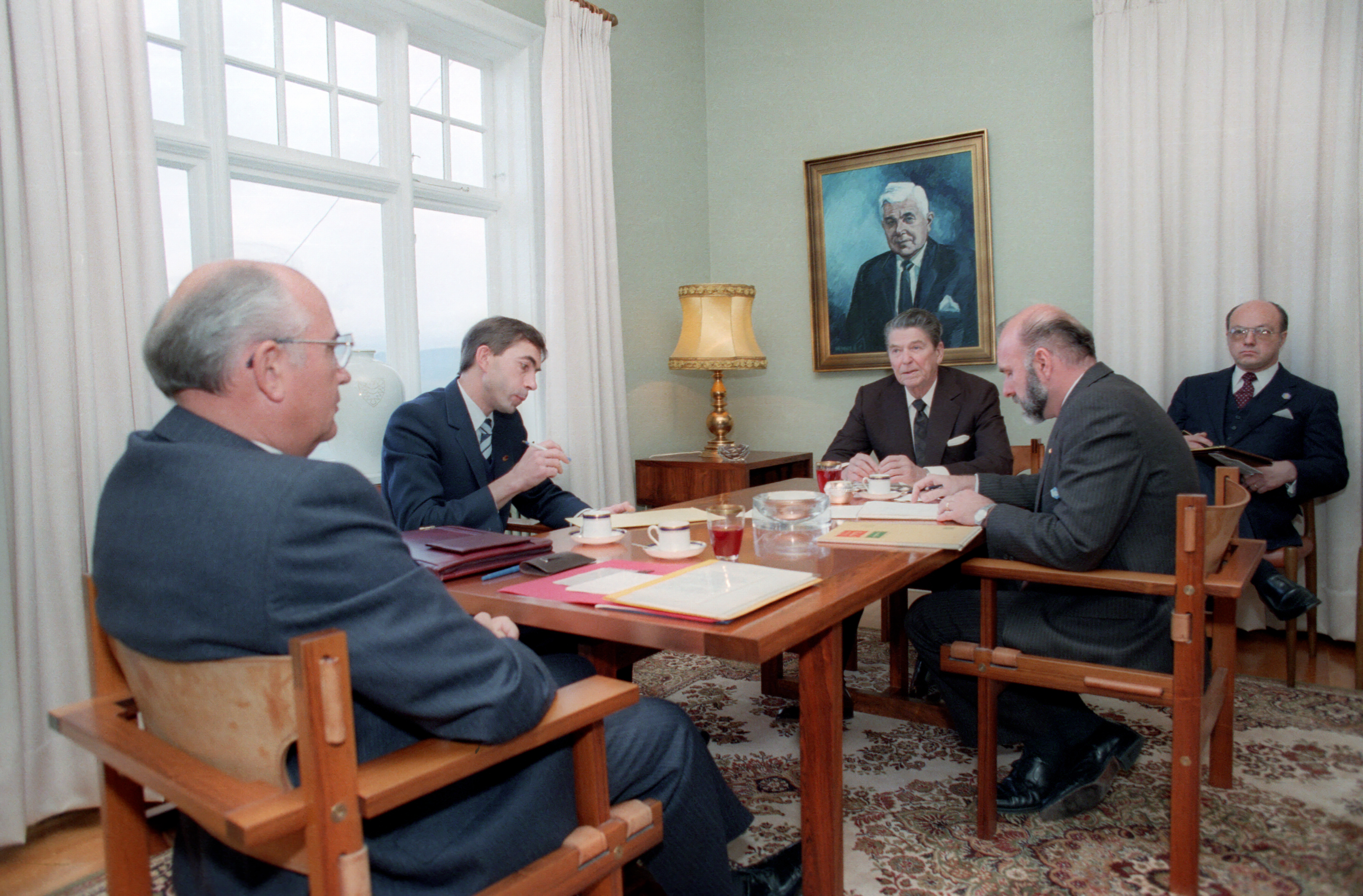 Ronald Reagan und Michail Gorbatschow im Hofdi-Haus, Reykjavik-Gipfel, 11. Oktober 1986